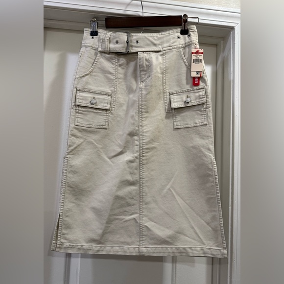 UNIONBAY Dresses & Skirts - UNIONBAY 🆕🆕 Beige Hip-Hugger Skirt  Juniors Size 1